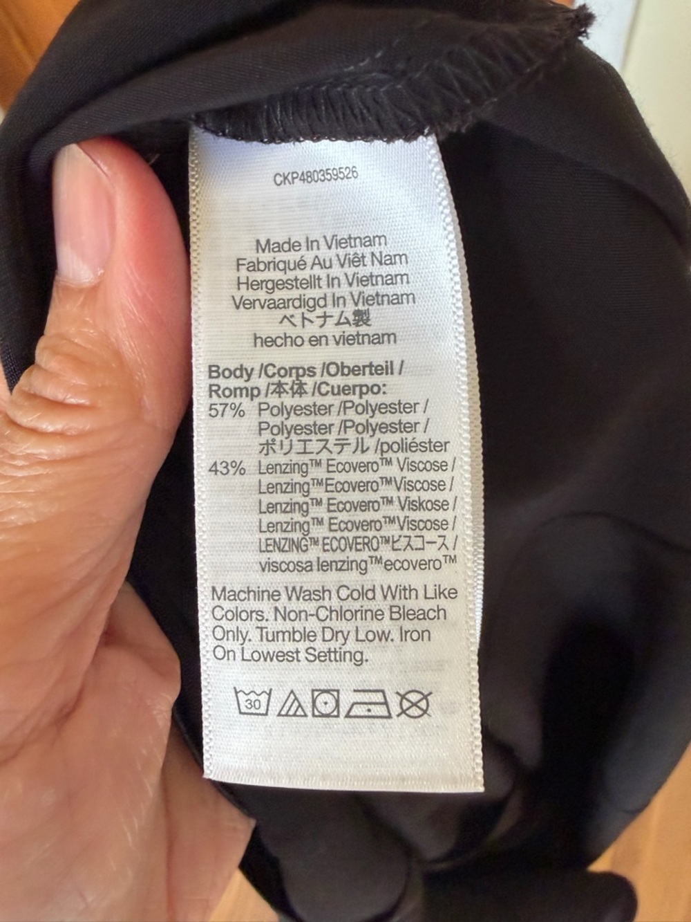Madewell darted Black Satin Button-Down Shirt - Women - Picture 7 of 9